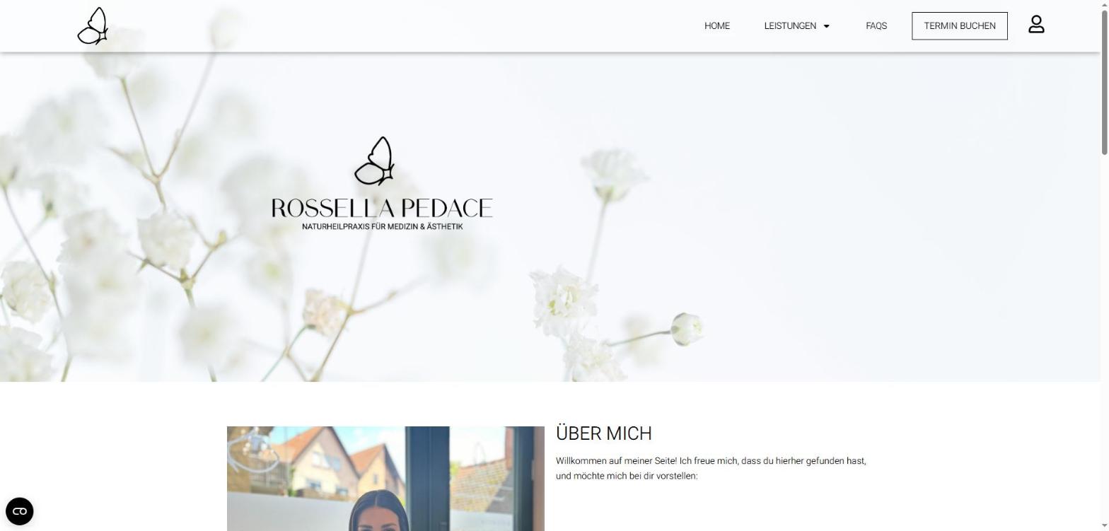 Website der Naturheilpraxis Rossella Pedace auf dem Laptop